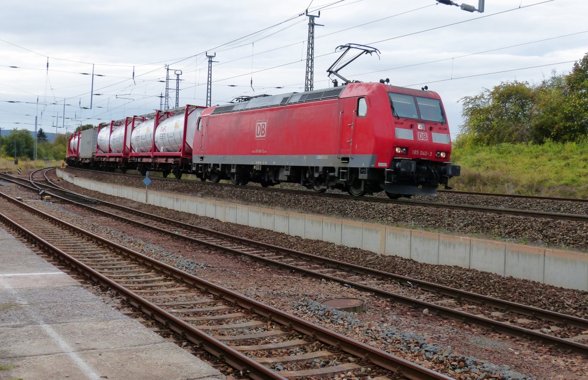 185 040-3 mit Gterzug aus Richtung Eichenberg im Bahnhof Wolkramshausen 04.10.2013