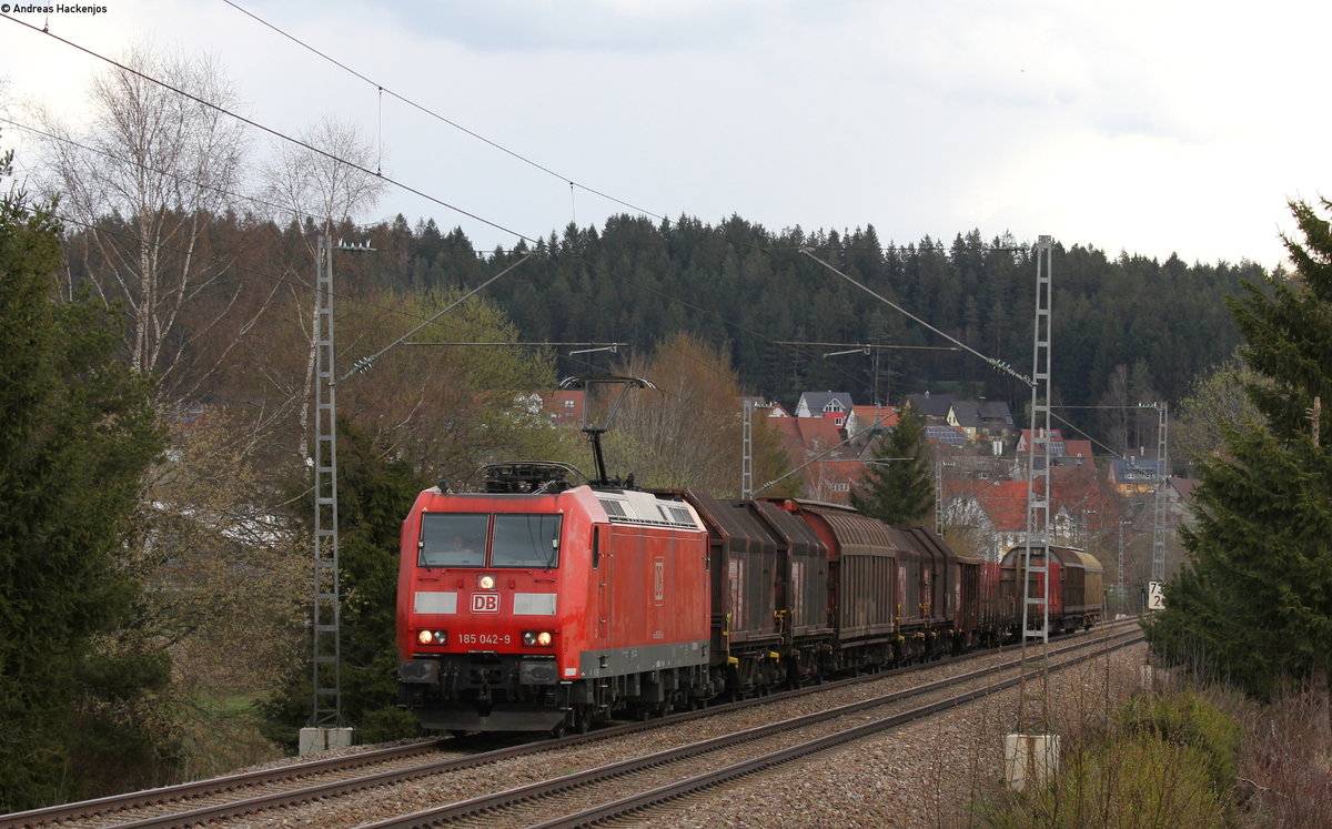 185 042-9 mit dem EK 55834 (Villingen(Schwarzw)-Offenburg Gbf) bei St.Georgen 12.4.16
