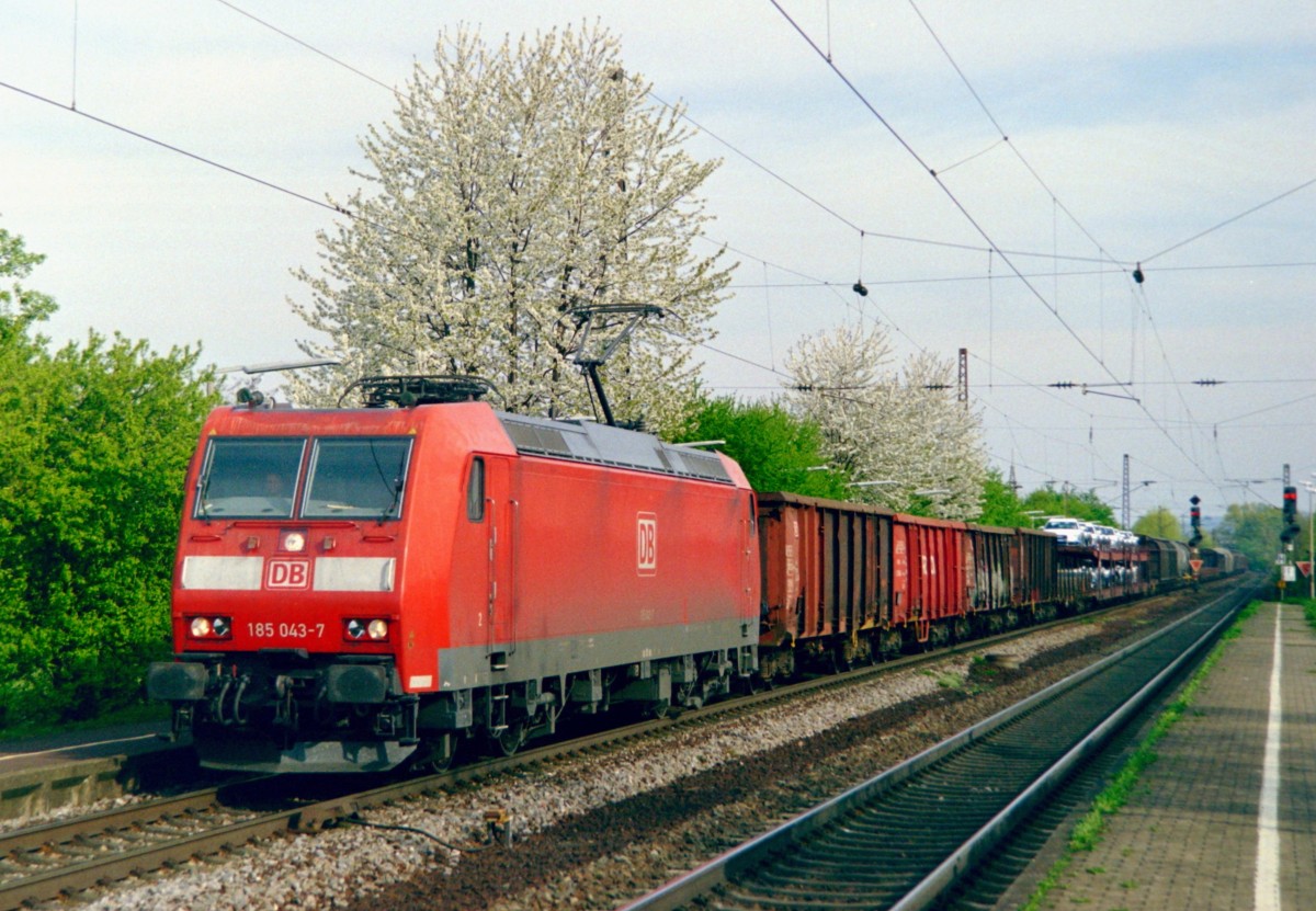 185 043 mit FIR 51706 (Nrnberg Rbf–Mannheim Rbf) am 13.04.2007 in Laudenbach (Bergstrae)