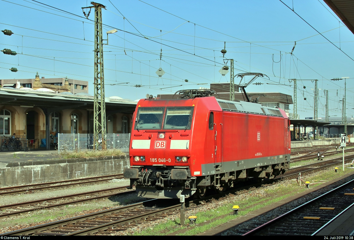185 046-0 DB rangiert im Bahnhof Basel Bad Bf (CH) Richtung Rangierbahnhof Basel-Muttenz.
[24.7.2019 | 10:38 Uhr]