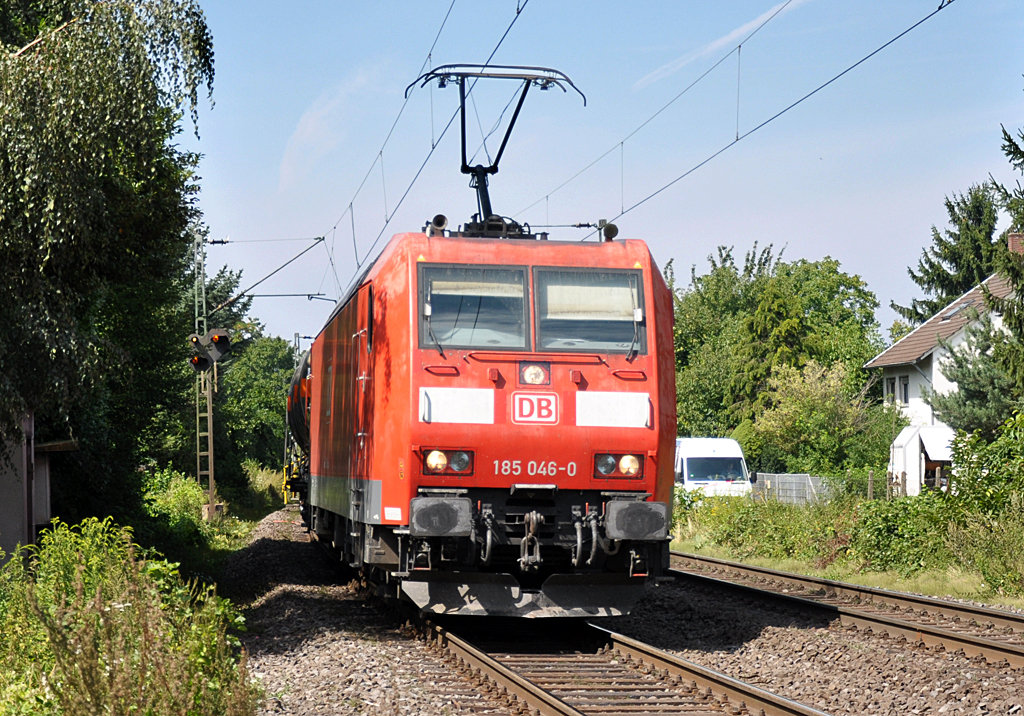 185 046-0 mit Kesselwagen in Bonn-Beuel - 21.08.2013