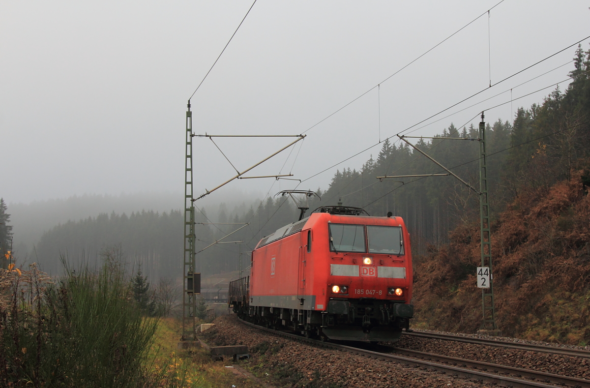 185 047-8 DBSR bei Steinbach im Frankenwald am 13.11.2015.