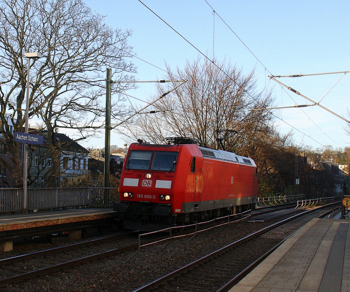 185 050-2 DB  kommt als Lokzug aus Aachen-West nach Stolberg-Hbf aus Richtung Aachen-West und fährt durch Aachen-Schanz in Richtung Aachen-Hbf,,Aachen-Rothe-Erde,Aachen-Eilendorf,Stolberg-Hbf(Rheinland).
Bei schönem Herbstwetter am Nachmittag vom 18.11.2015.