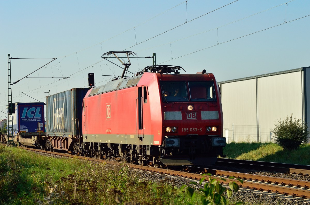 185 053-6 mit einem Klv in Richtung Süden fahrend in Allerheiligen zu sehen.
Gruß an den Tf zurück.....17.9.2014