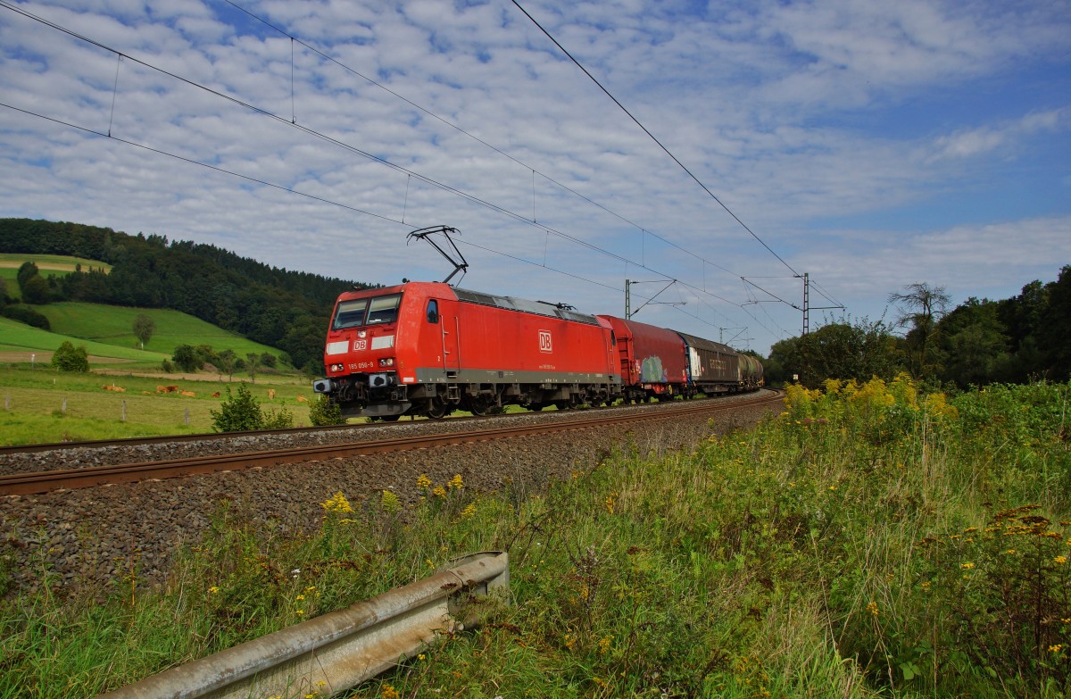 185 056-9 ist am 28.08.14 bei Hermannspiegel mit einen gemischten Güterzug unterwegs.