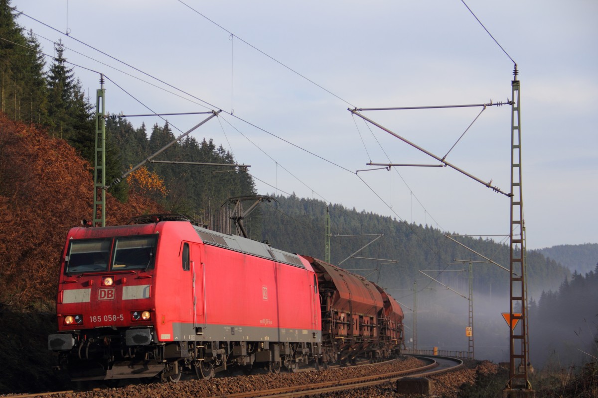 185 058-5 DB Schenker bei Steinbach auf der Frankenwaldrampe am 12.11.2014.