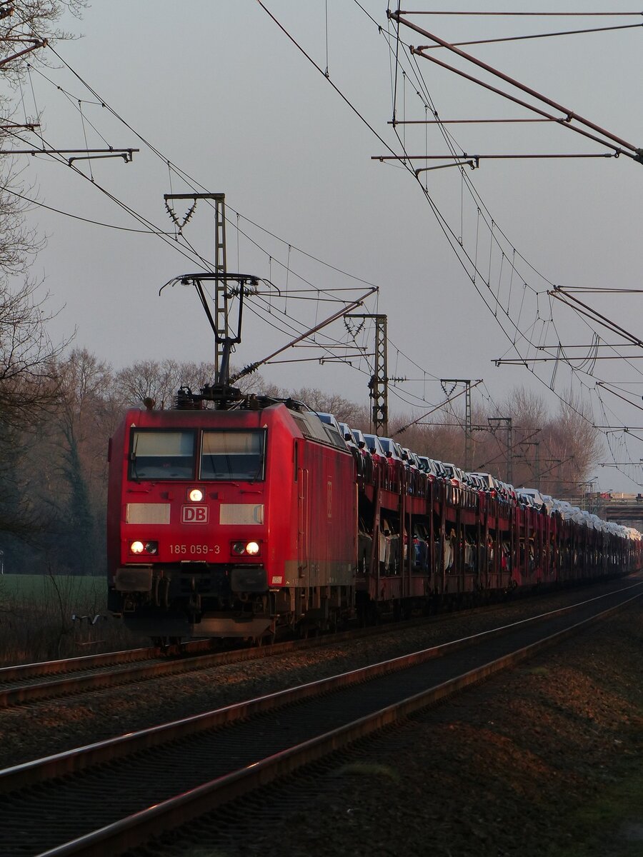 185 059 mit Auto-Ganzzug in Rheine=Bentlage, 16.02.15