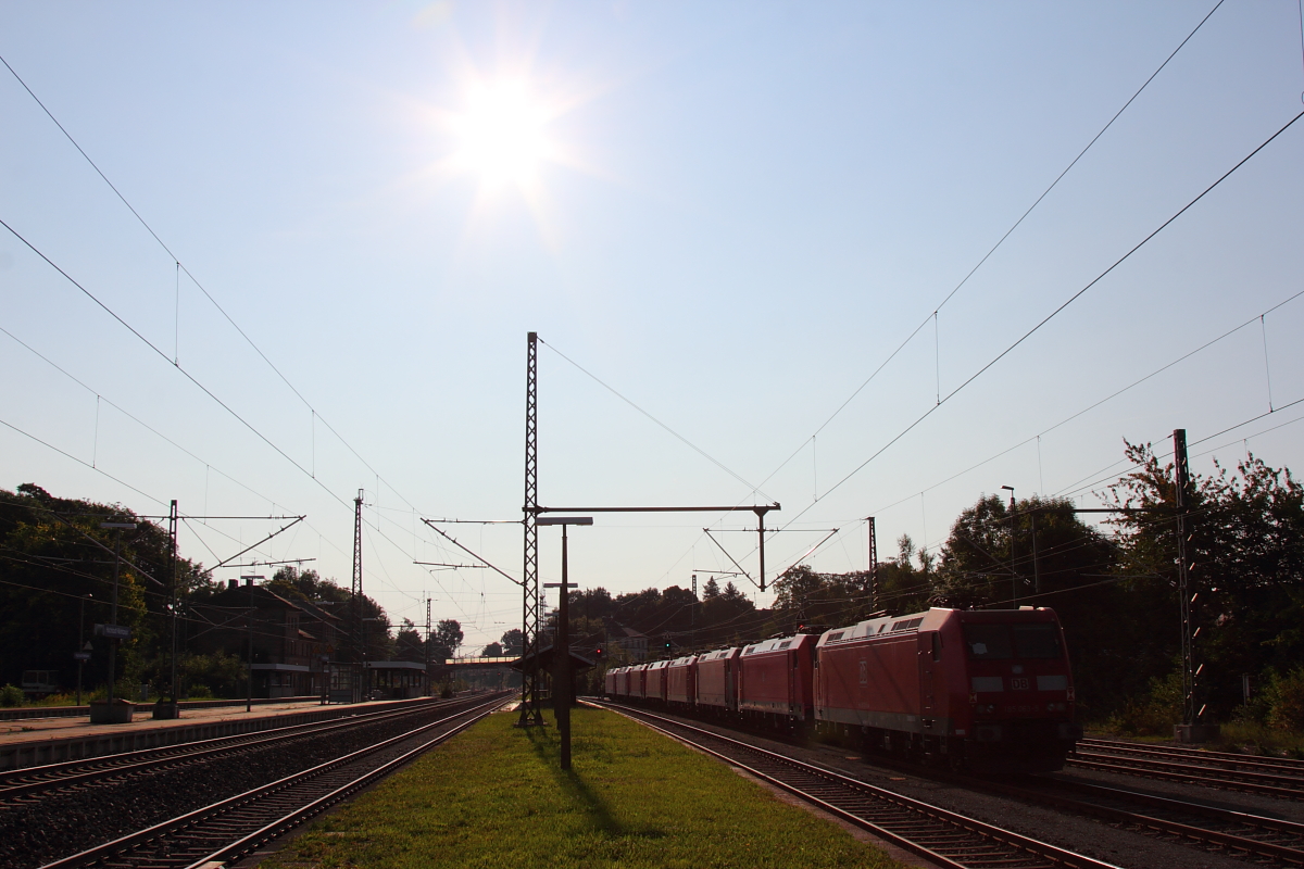 185 063-5 mit einem DB cargo Lokzug in Hochstadt/ Marktzeuln am 28.08.2017.