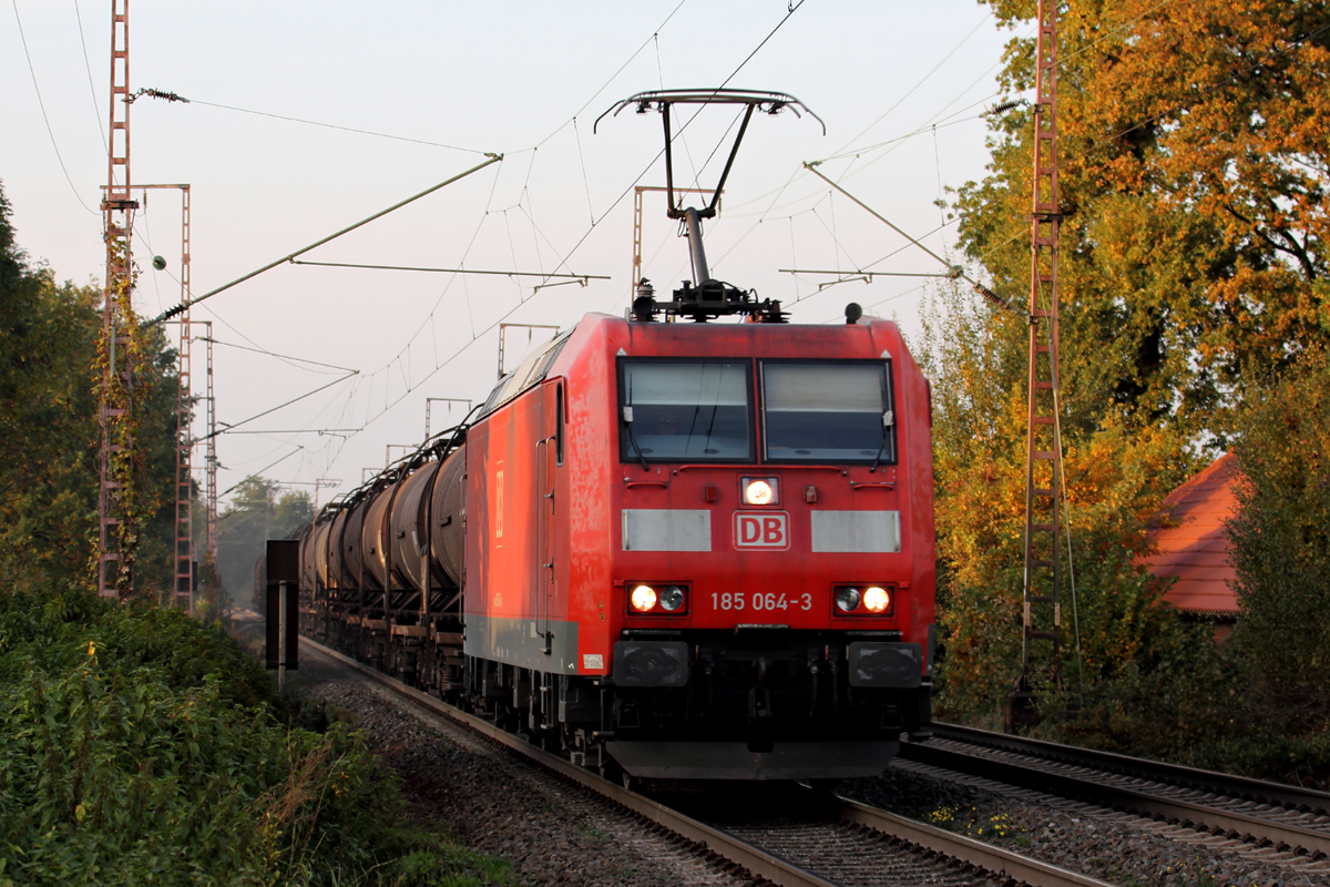 185 064-3 auf der KBS 425 am BÜ KM 13,272 in Recklinghausen 26.10.2015