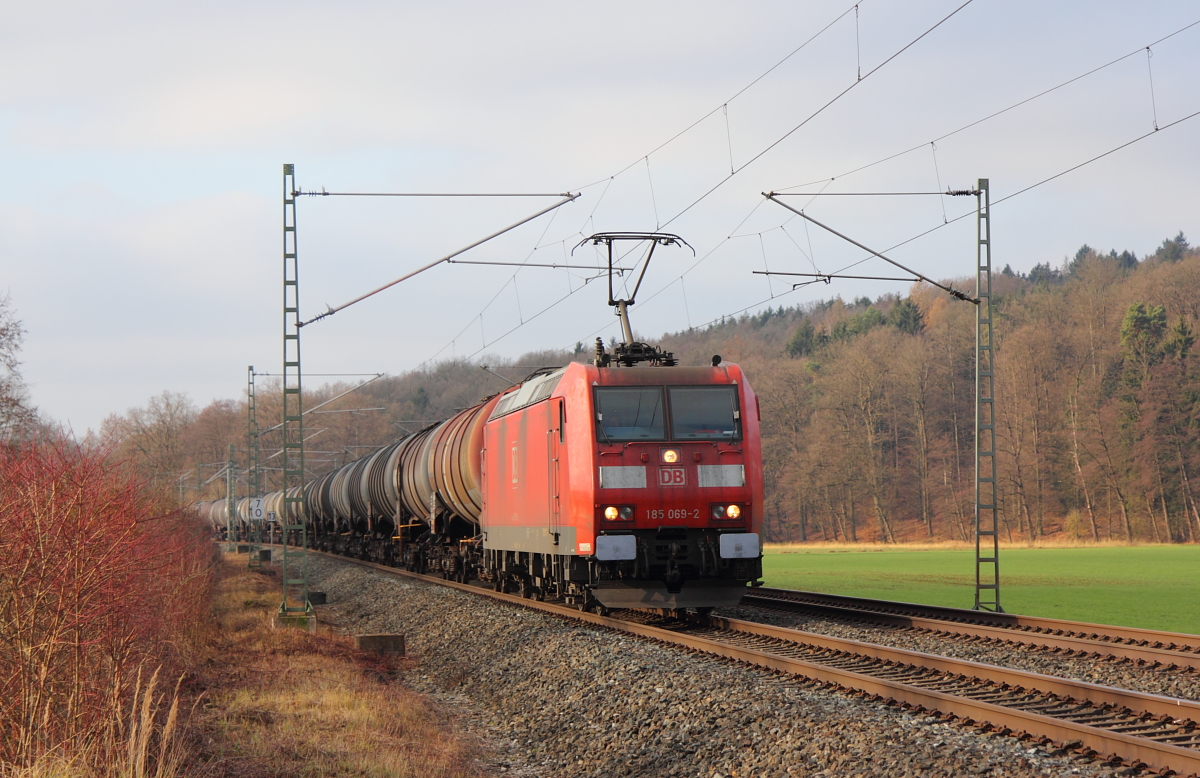 185 069-2 DB Cargo bei Oberlangenstadt am 16.12.2016.
