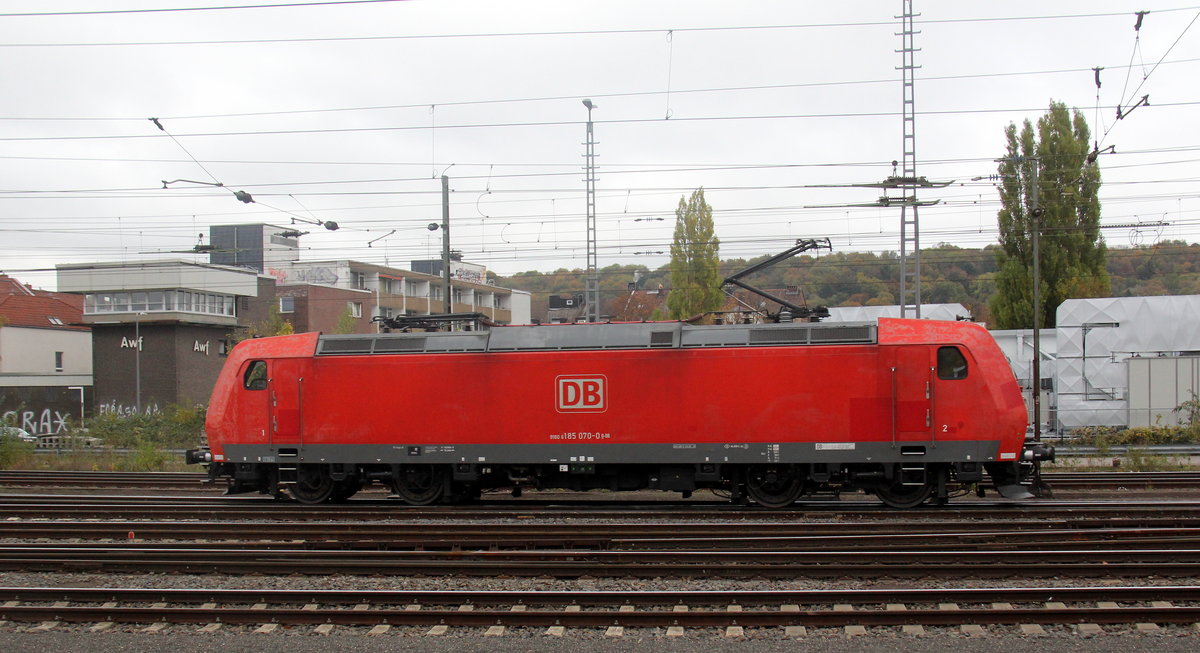 185 070-0 DB rangiert in Aachen-West. Aufgenommen vom Bahnsteig 2 in Aachen-West. Bei Wolken am Kalten Nachmittag vom 29.10.2018.