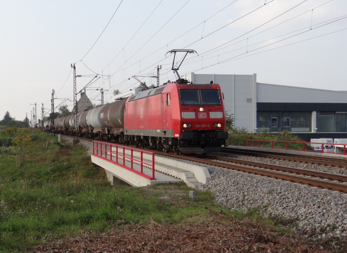 185 071-8 fährt hier am 10.09.14 durch Gersthofen.