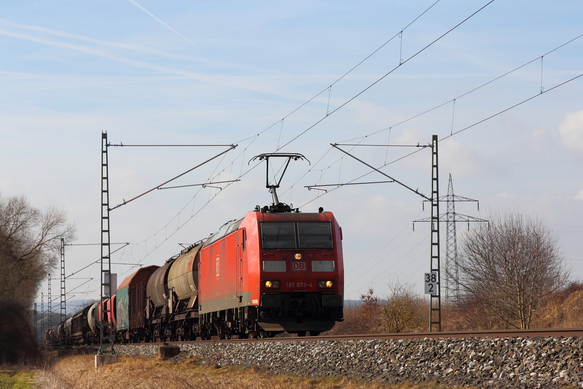 185 073-4 DB Cargo bei Trieb am 25.02.2017.