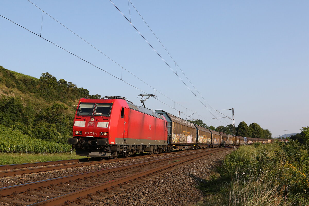 185 073 mit einem Autozug am 23. Juli 2021 bei Himmelstadt.