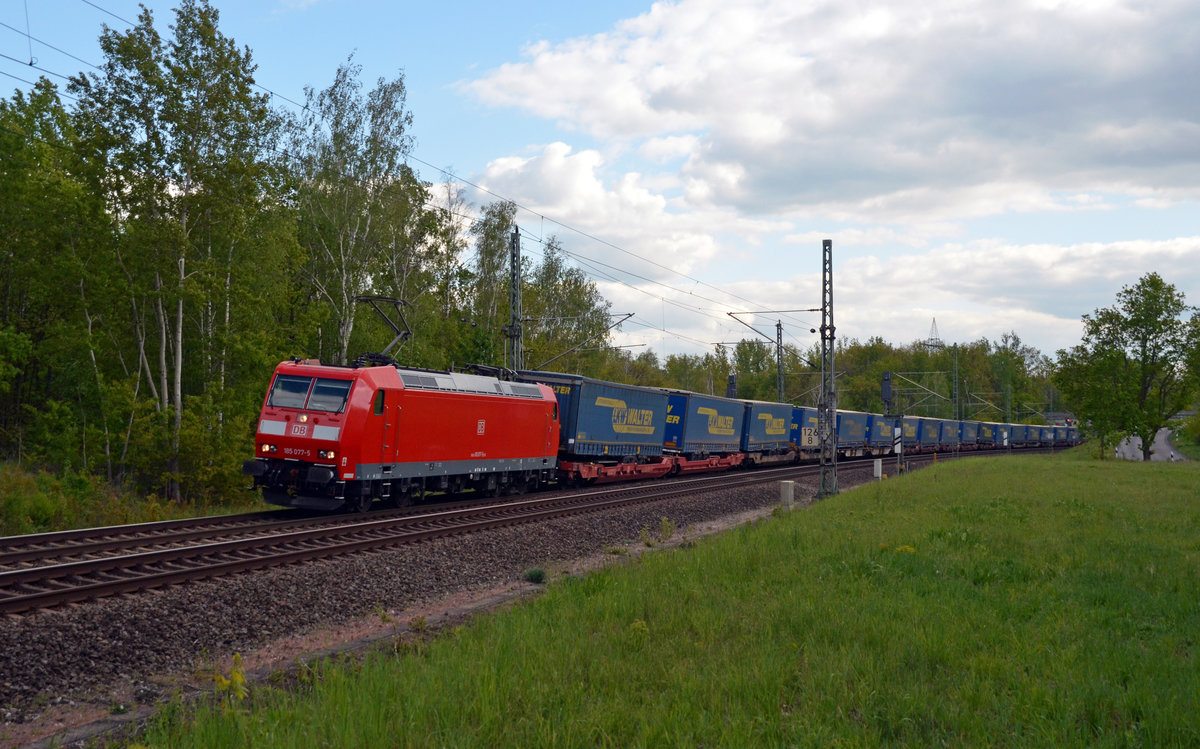 185 077 führte am 05.05.19 einen LKW-Walther-KLV Richtung Berlin an. Der Zug ging in Muldenstein auf das Abstellgleis und wurde dort abgestellt.
