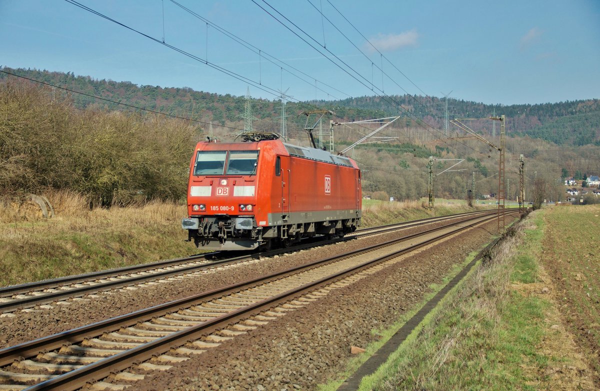 185 080-9 ist solo auf dem Weg nach Fulda ,gesehen am 14.03.2017 bei Reilos.