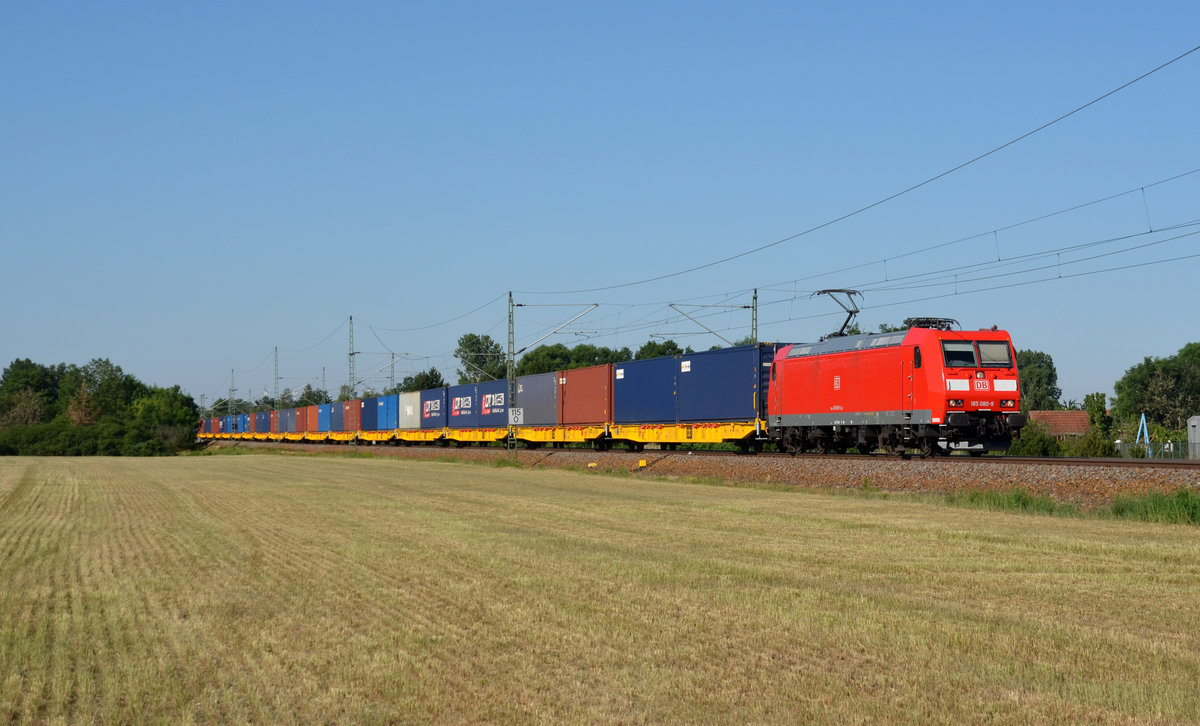 185 080 führte am 29.06.19 einen Containerzug der polnischen CLIP durch Gräfenhainichen Richtung Wittenberg.