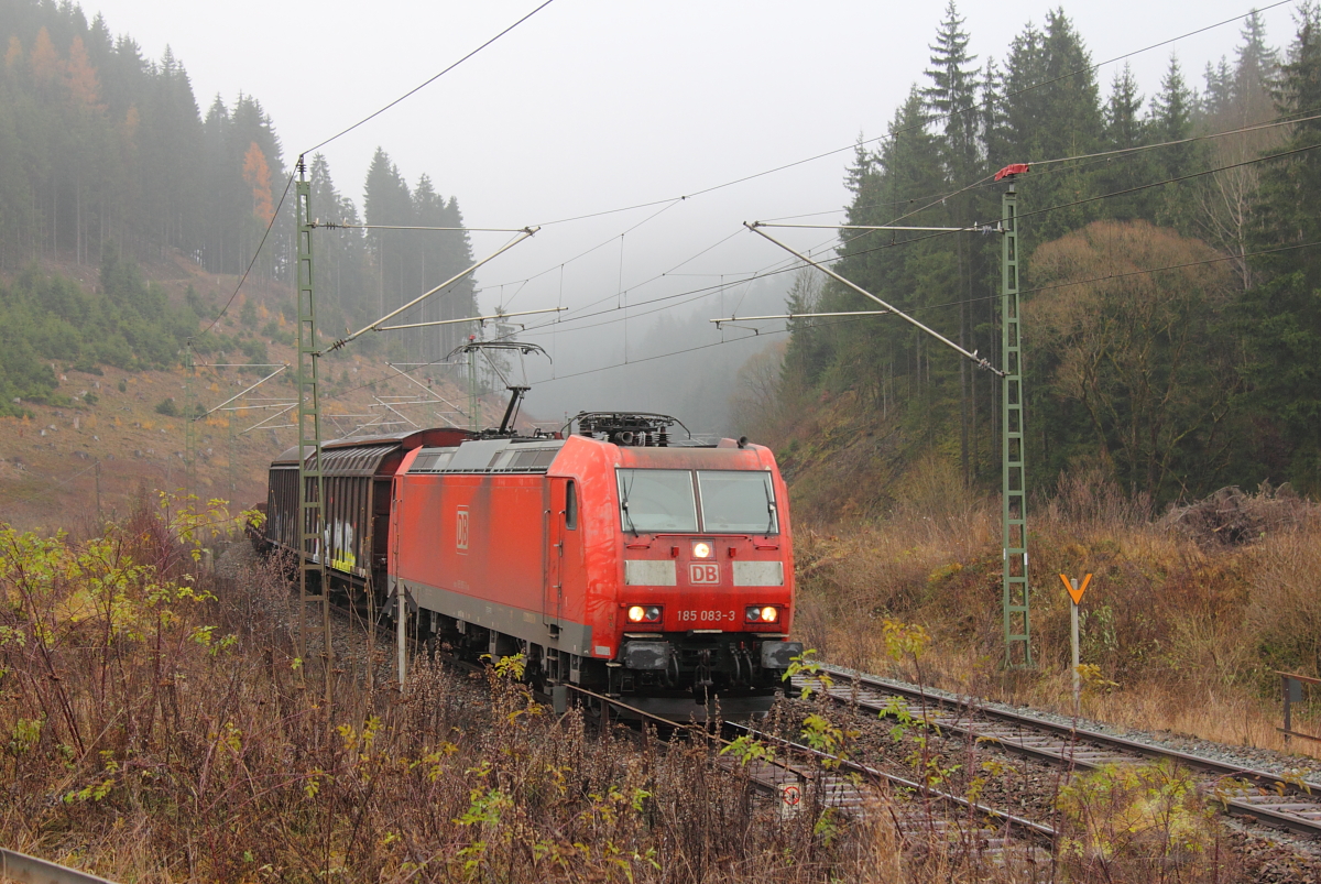185 083-3 DB Cargo bei Steinbach im Frankenwald am 24.11.2016.