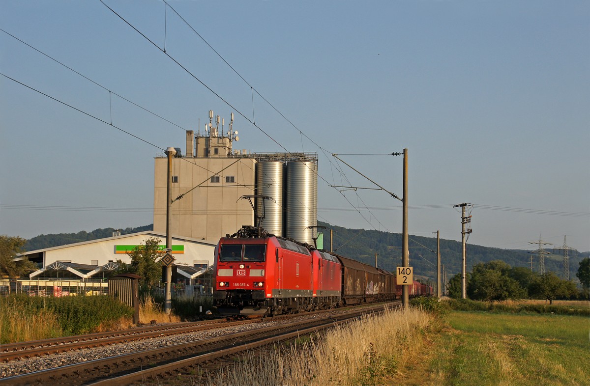 185 087-4 + 185 124-5 mit EZ 44699 Kornwestheim Rbf - Zürich-Limmattal/CH in Mühlhausen. 13.07.13