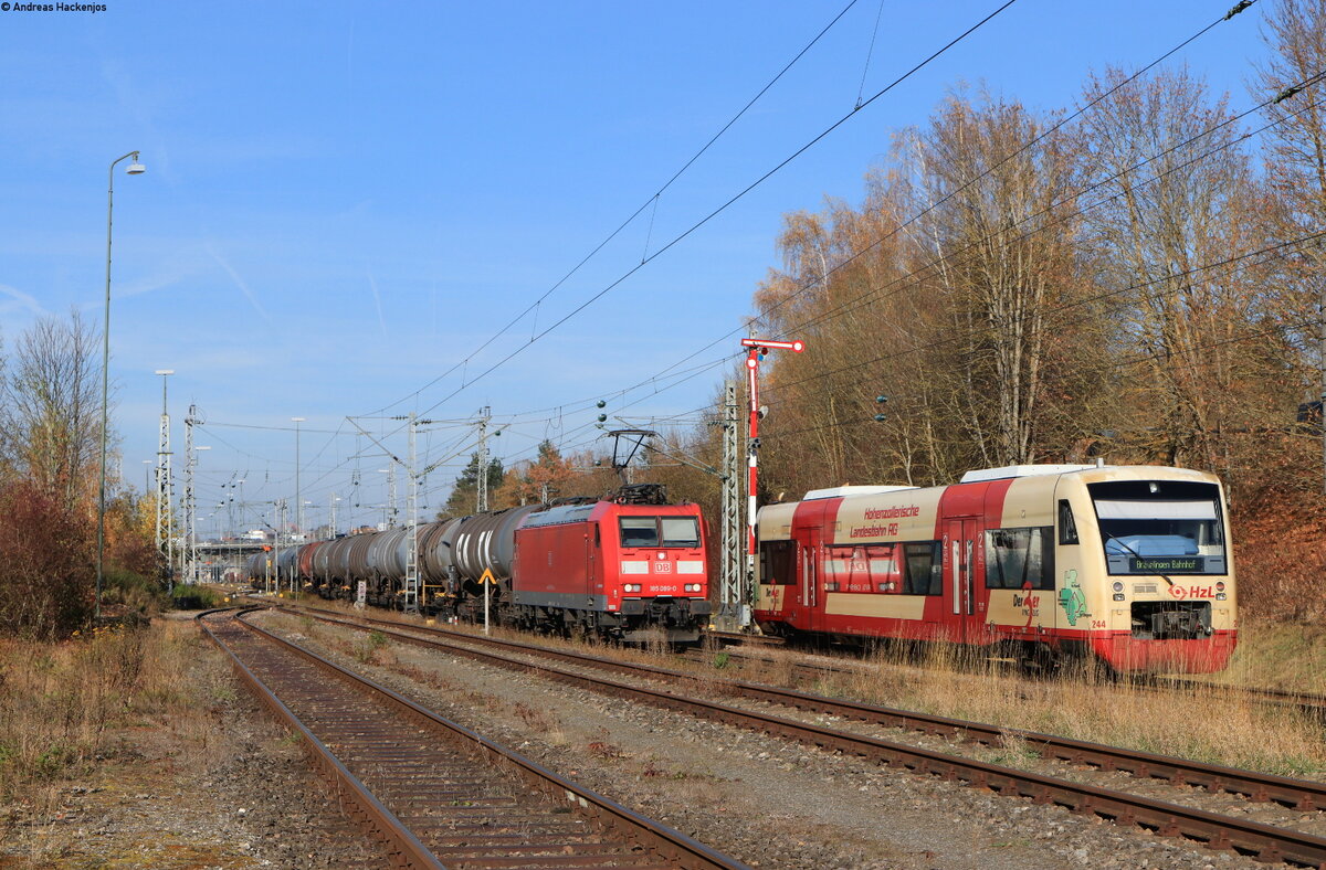 185 089-0 mit dem GAGC 60243 (Villingen(Schwarzw)-Karlsruhe Raffinerie) und VT 244 als HzL 69739 (Donaueschingen-Villingen(Schwarzw) am Esig Villingen 9.11.21