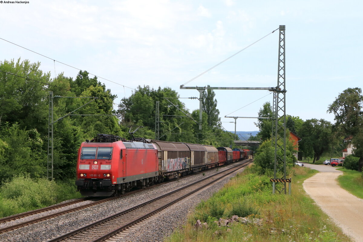 185 093-2 mit dem EZ 45175 (Kornwestheim Rbf-Wolfurt) bei Hohenkrähen 12.7.21