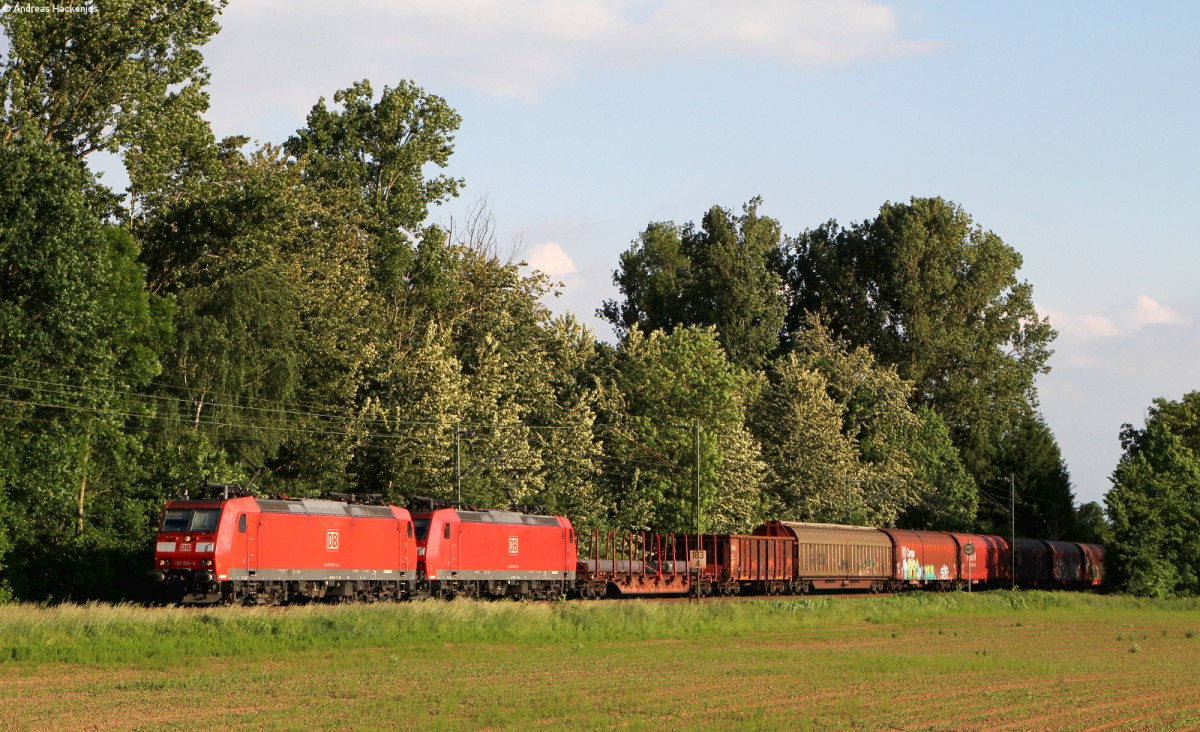 185 094-0 und 185 117-9 mit dem EZ 45000 (Chiasso-Mannheim Rbf) bei Riegel 21.5.15