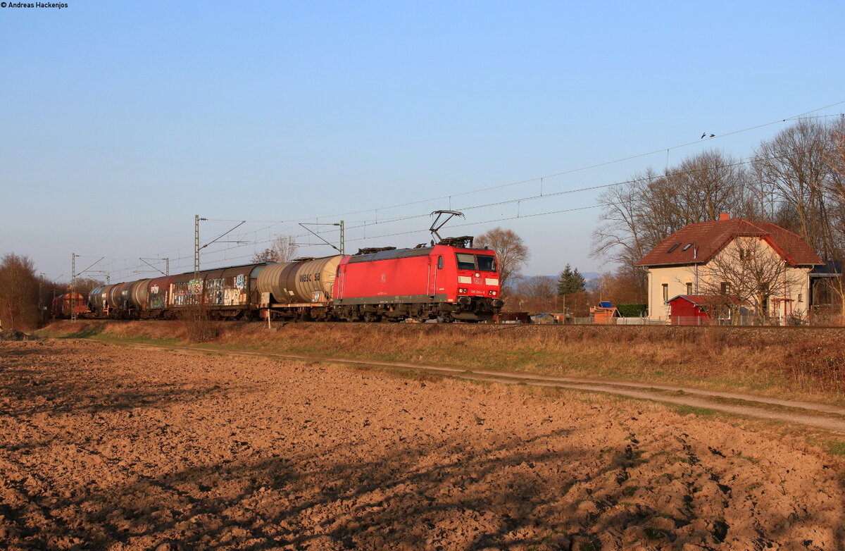 185 094-0 mit dem EZ 45007 (Mannheim Rbf - Chiasso SM) bei Schutterwald 5.3.22
