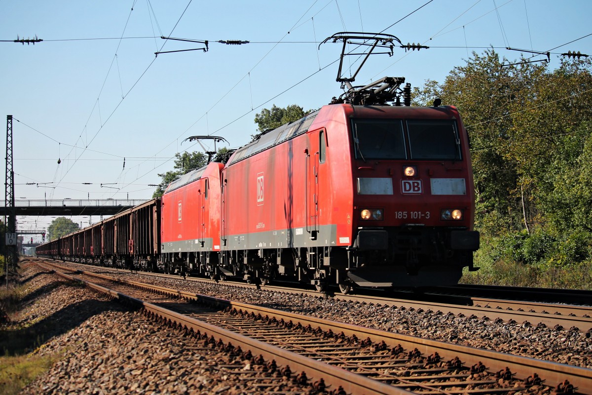 185 101-3 zusammen am 27.09.2014 mit 185 103-9 und einem leeren Tonerdezug nach Limburg (Lahn) in Orschweier und fuhren in Richtung Offenburg.