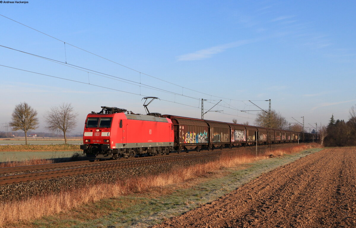 185 105-4 mit dem GAG 49063 (Offenburg Gbf - Buchs) bei Riegel 1.3.22