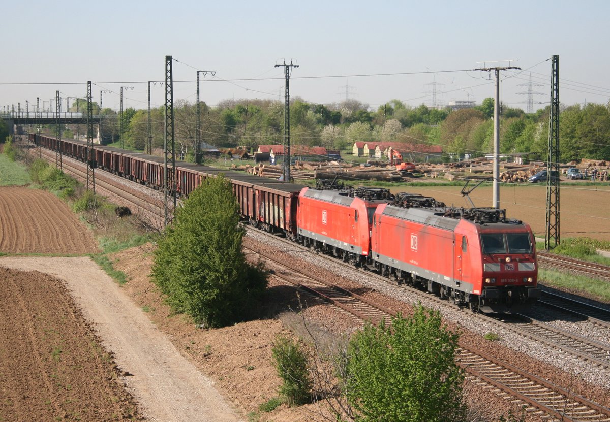 185 109 mit GB 48604 (Domodossola–Limburg) am 22.04.2015 in M�llheim (Baden)