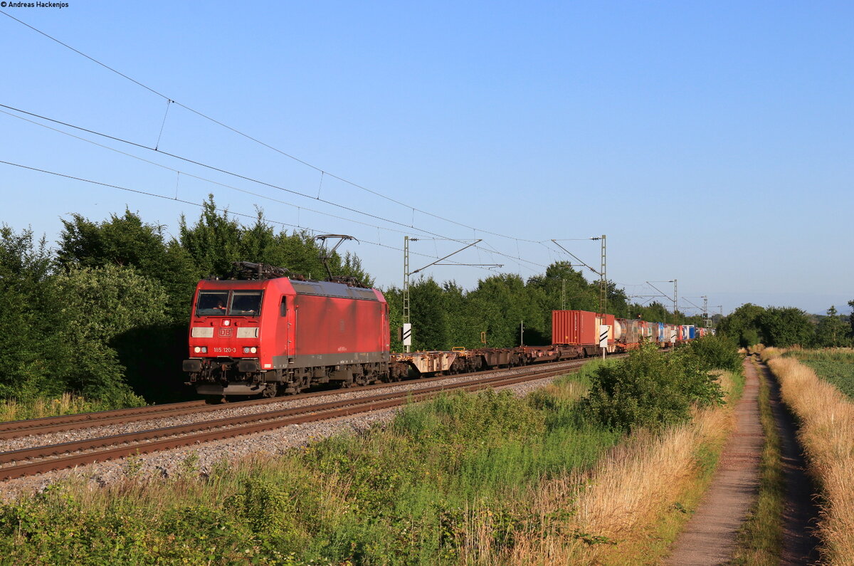 185 120-3 mit dem KT 42697 (Weinheim(Bergstr) Hbf - Basel Bad Bf) bei Köndringen 10.6.22