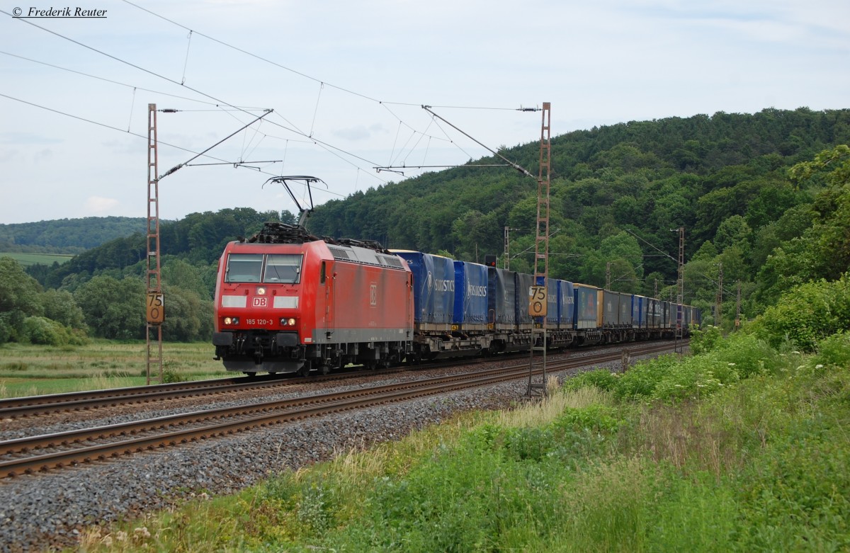 185 120-3 mit einem KV-Zug am 13.06.2013 bei Salzderhelden
