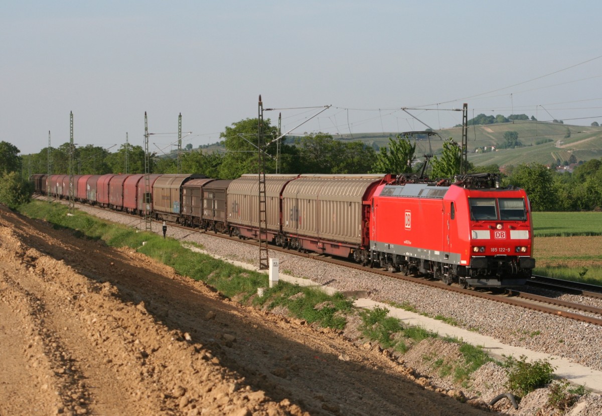 185 122 mit G�terzug Richtung Basel am 07.05.2011 in Schliengen