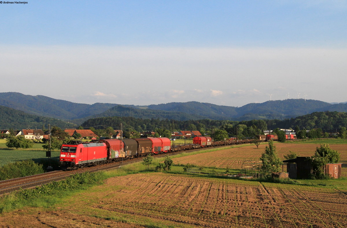 185 123-7 mit dem EZ 45036 (Chiasso Smistamento-Mannheim Rbf) bei Kollmarsreute 16.5.20