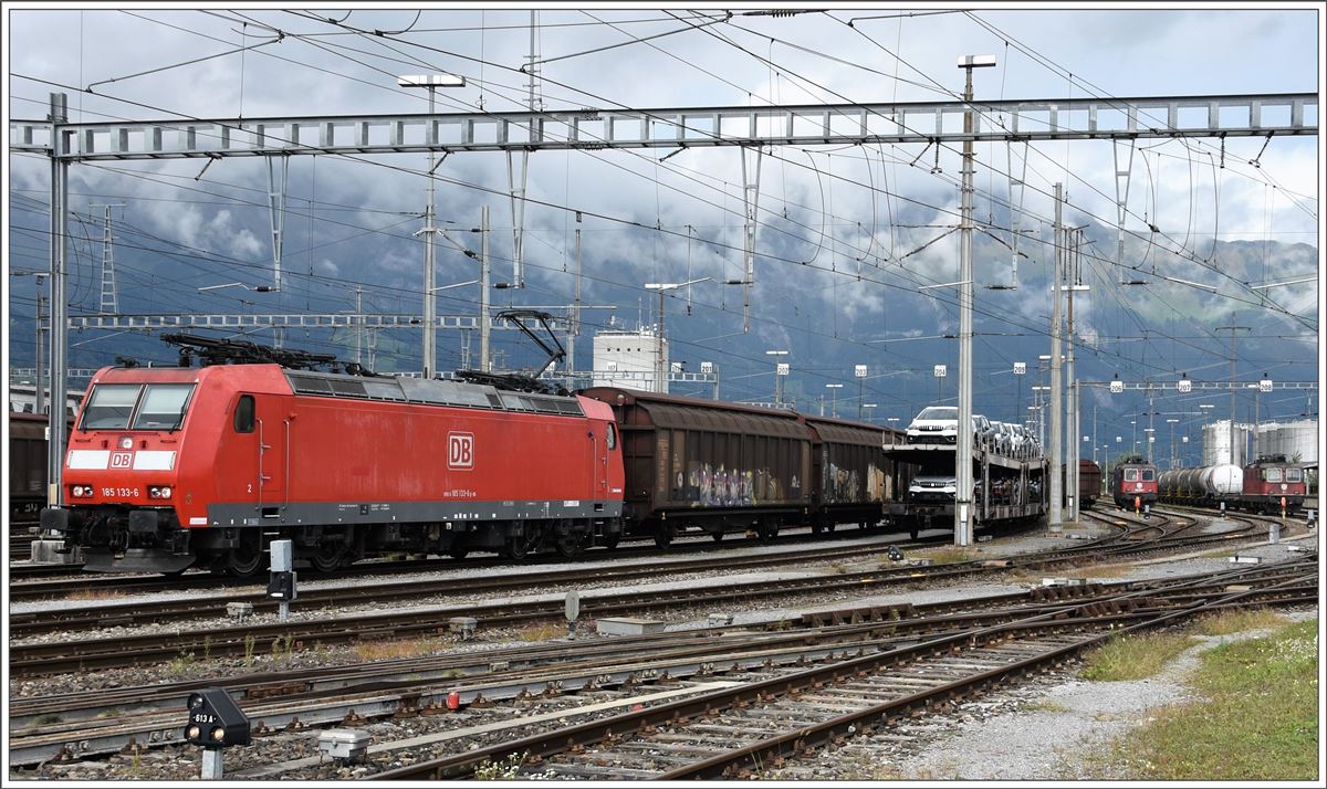 185 133-6 mit einem Redbullzug in Buchs SG. (03.10.2016)