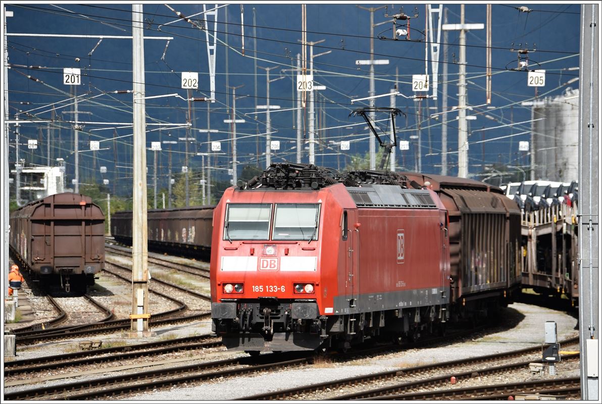 185 133-6 mit einem Redbullzug in Buchs SG. (03.10.2016)