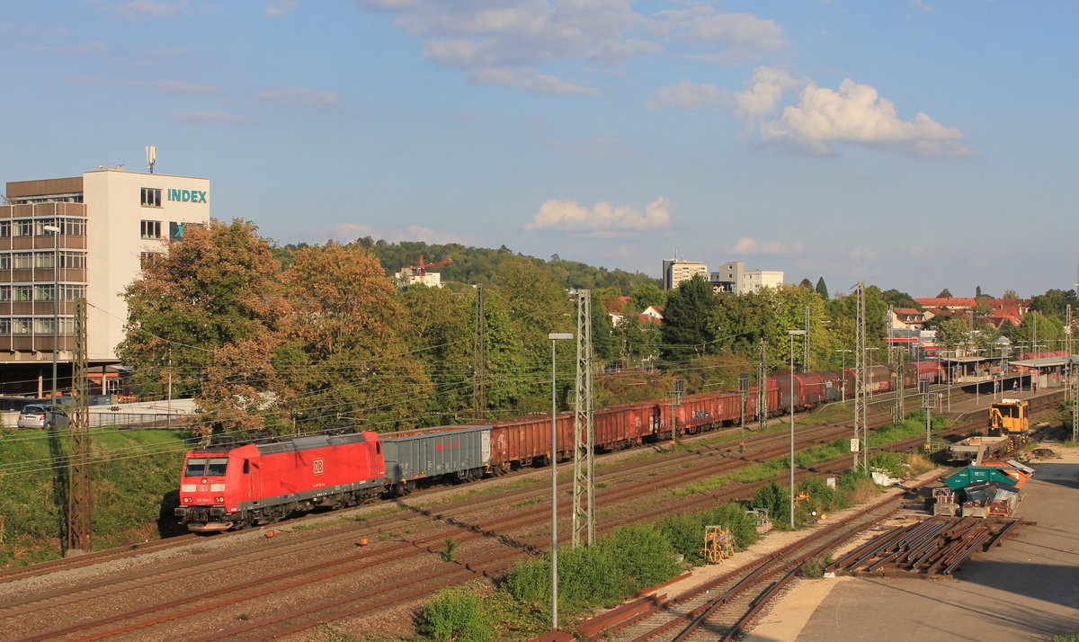 185 140 mit gemischtem Güterzug am 11.09.2020 in Oberesslingen. 