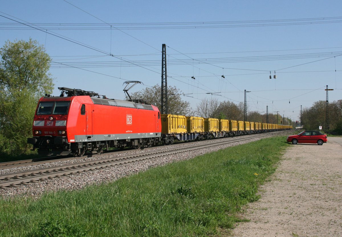 185 144 mit DGS 29764 (Buna Werke–Basel Bad Rbf) am 23.04.2015 in Heitersheim
