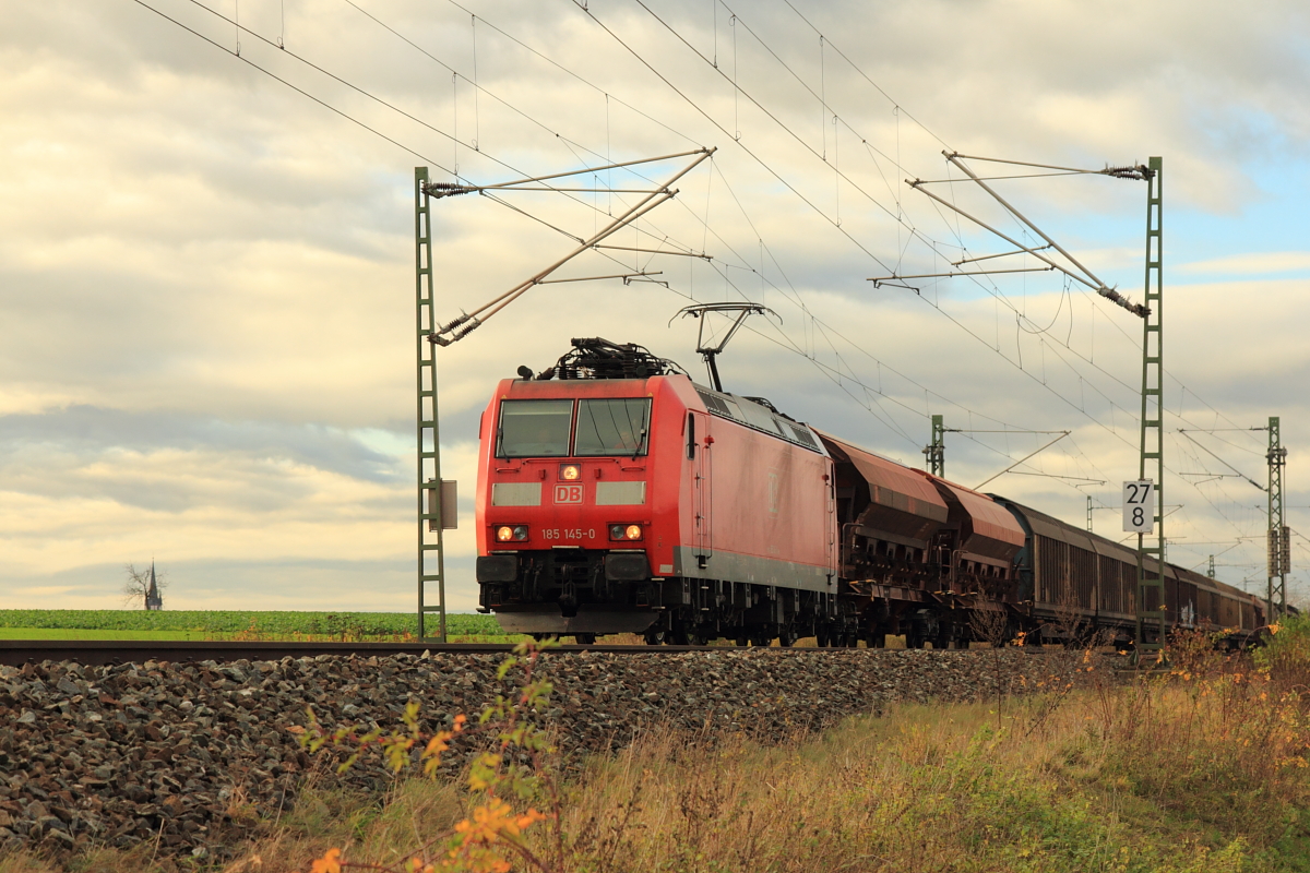 185 145-0 DB Schenker bei Lichtenfels am 10.11.2015.