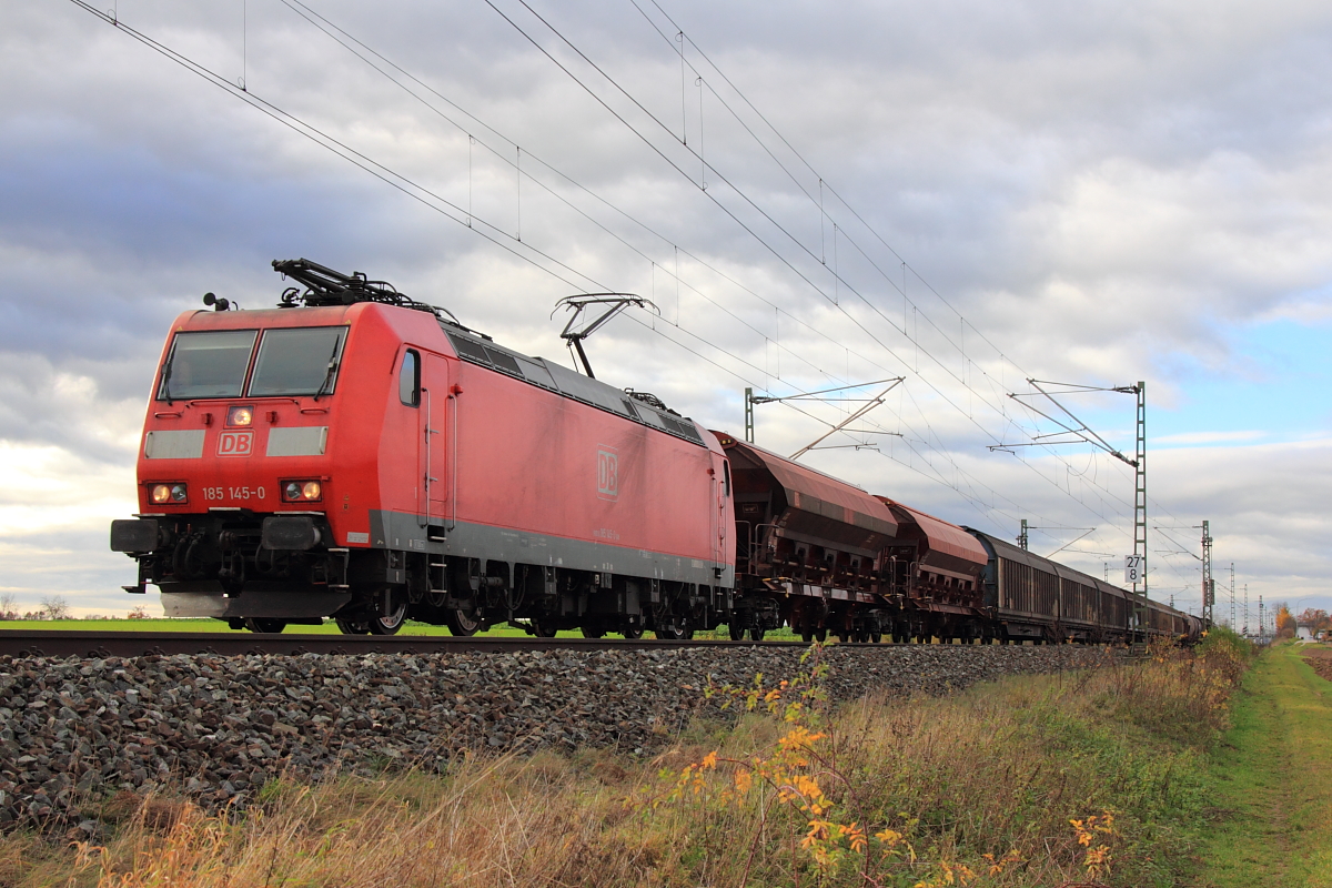185 145-0 DB Schenker bei Lichtenfels am 10.11.2015.