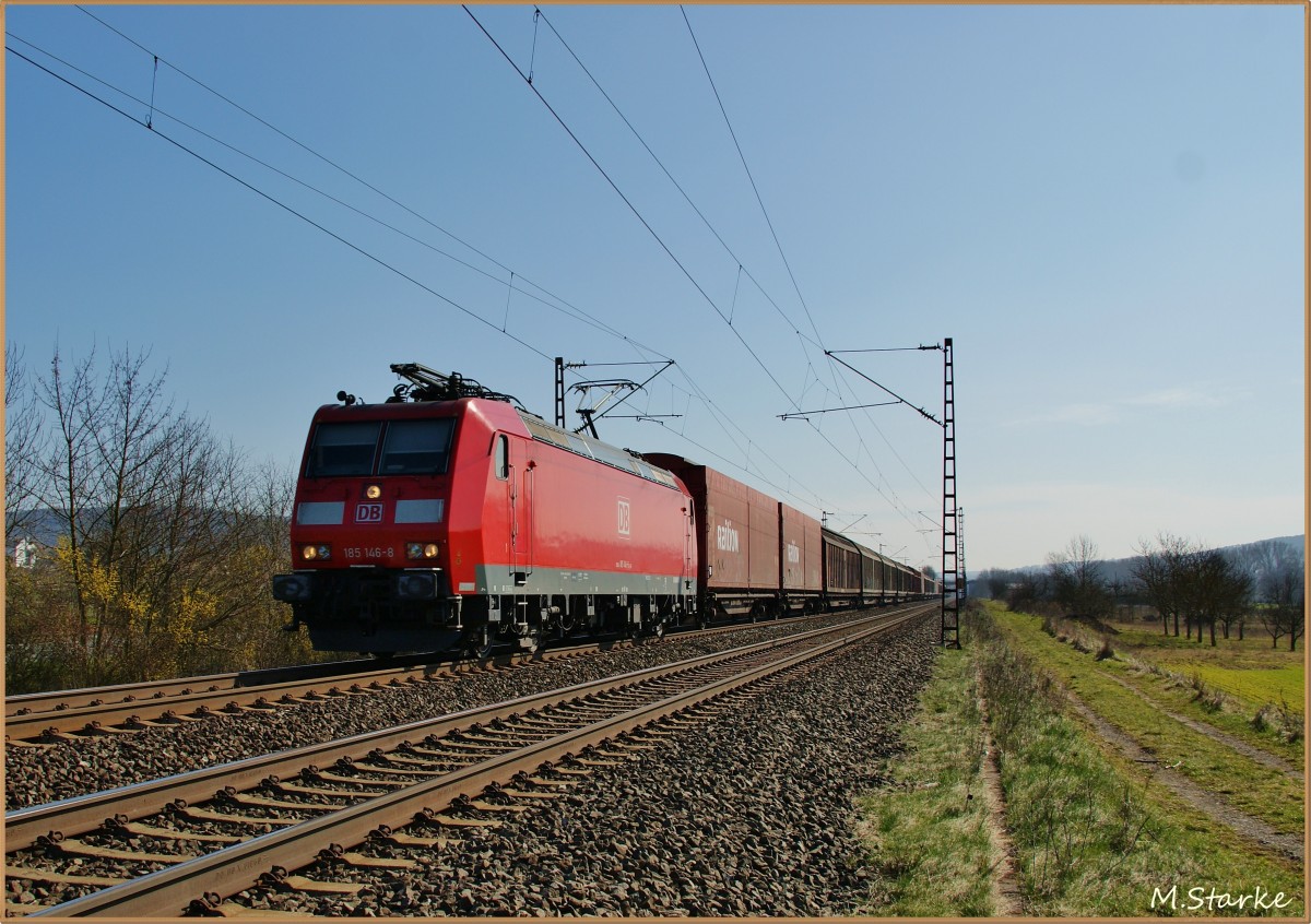 185 146-8 mit einen Autozug am 11.03.14 bei Thüngersheim.