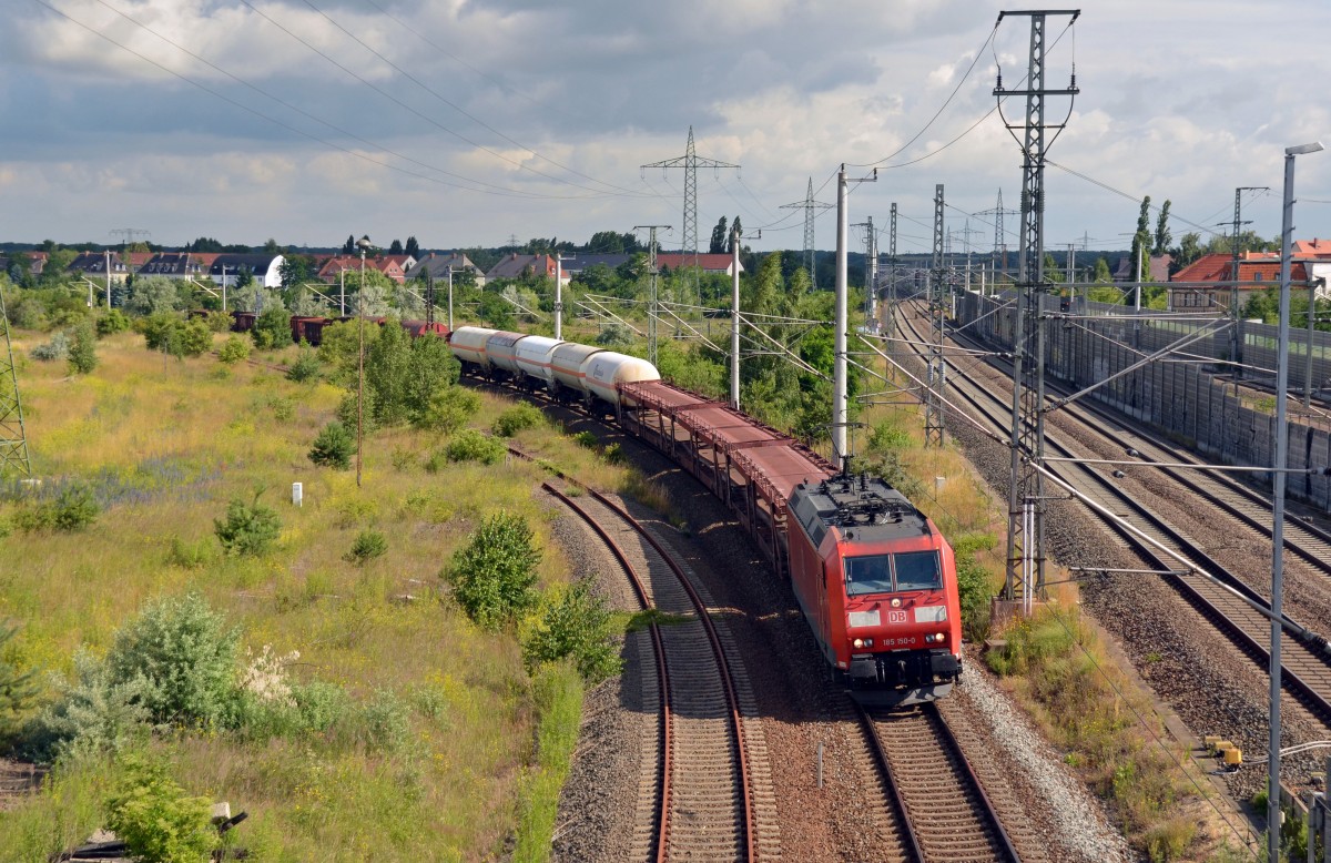 185 150 führte am 22.06.14 einen aus Richtung Dessau kommenden Mischer durch Bitterfeld.