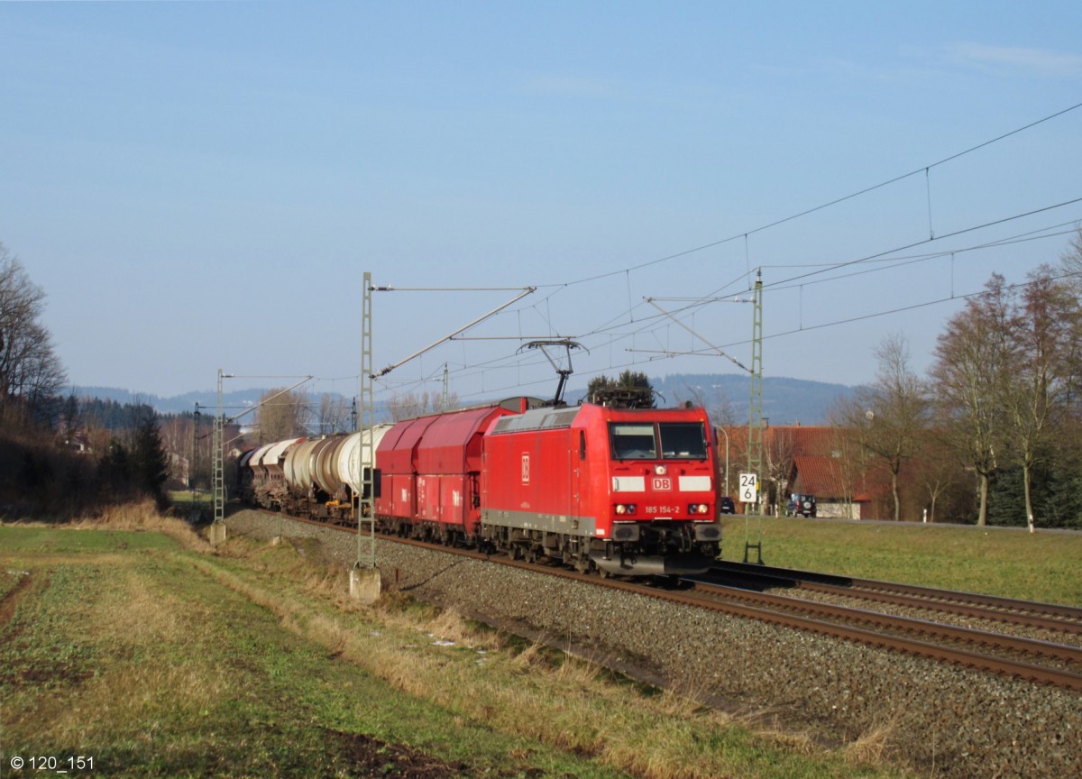 185 154-2 zieht am 20.Februar 2015 einen gemischten Gterzug bei Stockheim(Oberfr) in Richtung Lichtenfels.