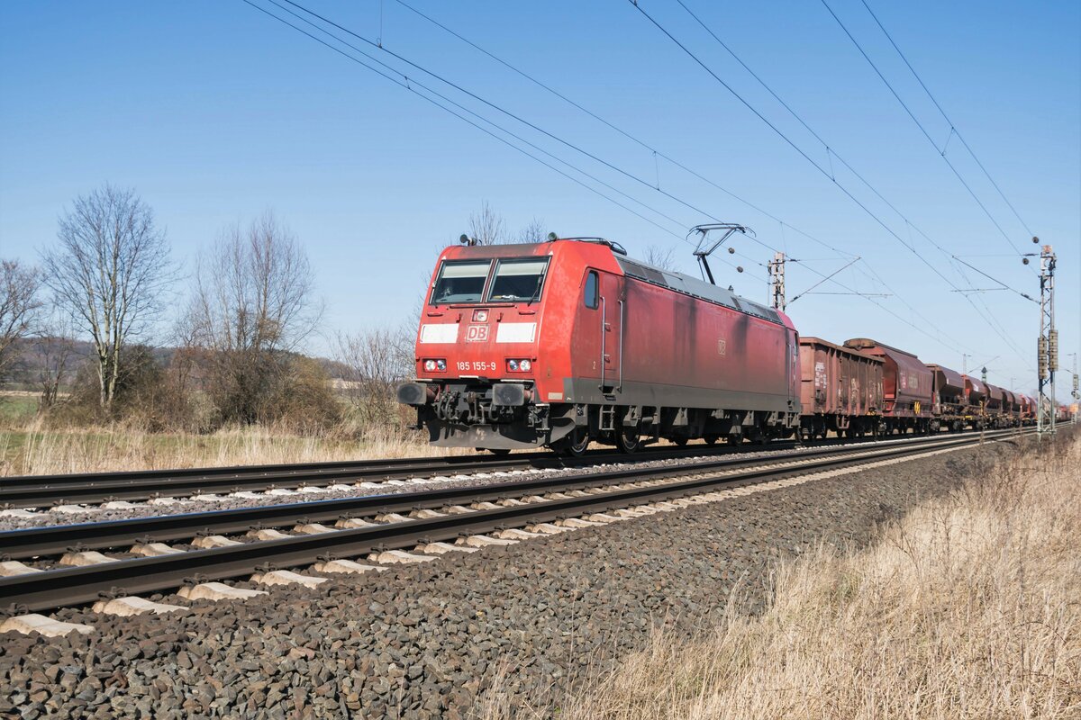 185 155-9 mit einem Güterzug am 09.03.2022 bei Friedland.