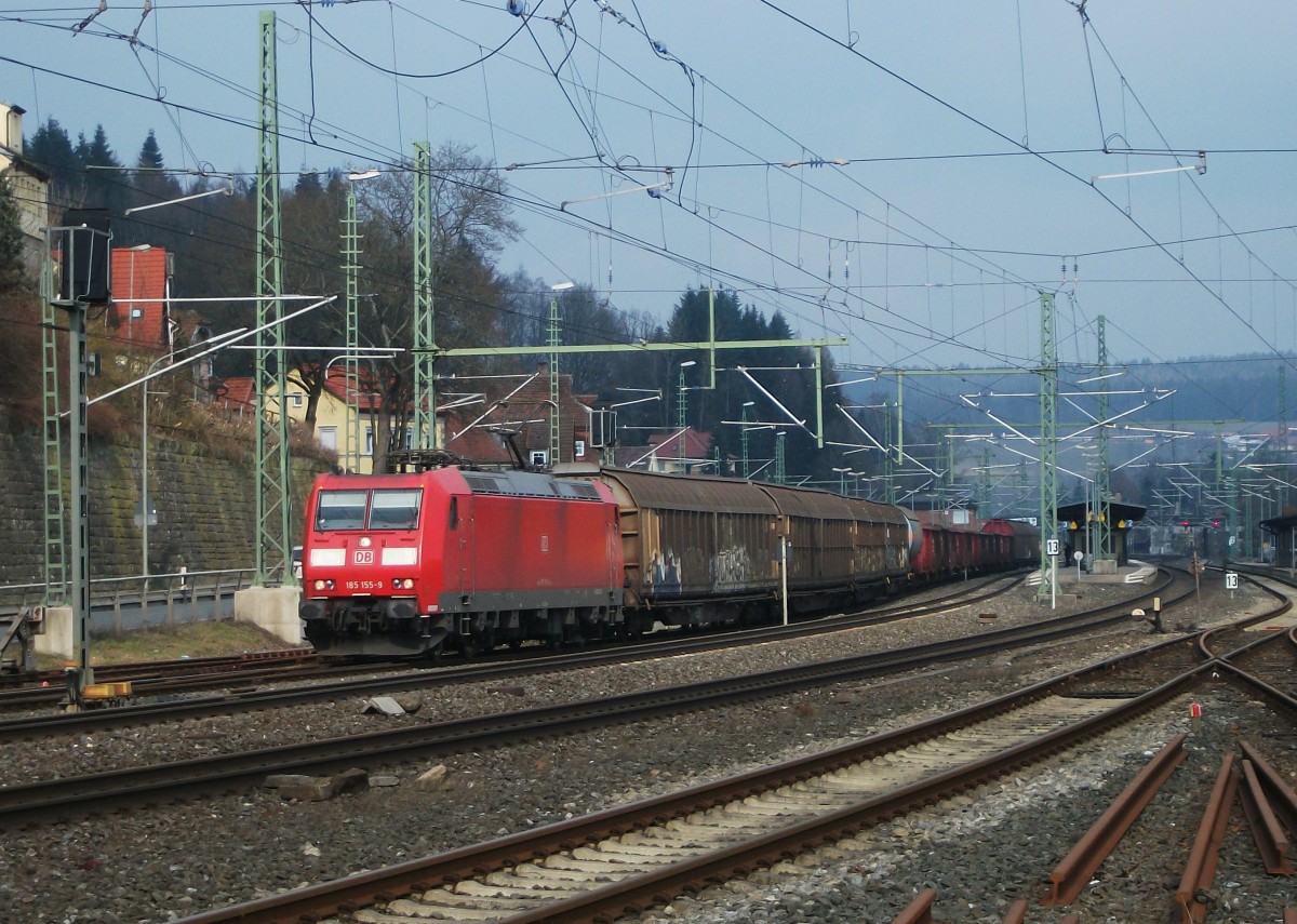 185 155-9 verlsst am 05.Mrz 2014 mit einem gemischten Gterzug den Bahnhof Kronach in Richtung Lichtenfels.