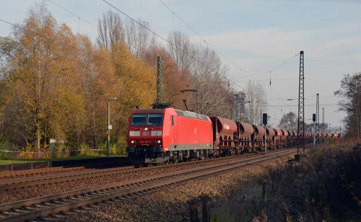 185 155 zog am 22.11.14 einen beladenen Schüttgutzug durch Leipzig-Thekla Richtung Mockau.