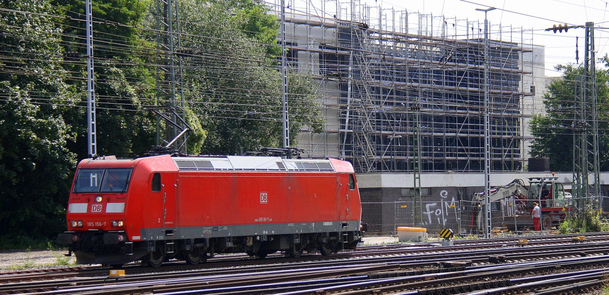 185 156-7 DB rangiert in Aachen-West. 
Aufgenommen vom Bahnsteig in Aachen-West bei Sommerwetter am 6.8.2014. 