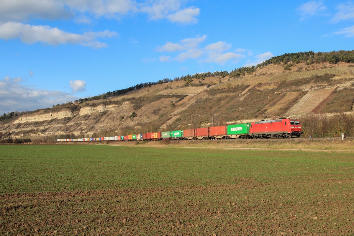 185 156 mit einem Containerzug am 20. Februar 2014 bei Thüngersheim.