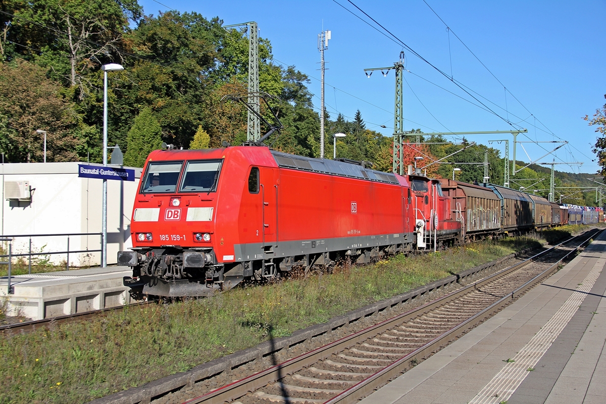 185 159-1 mit einer V60 am Haken unterwegs von Kassel in Richtung Frankfurt. Baunatal Guntershausen 30.09.2015