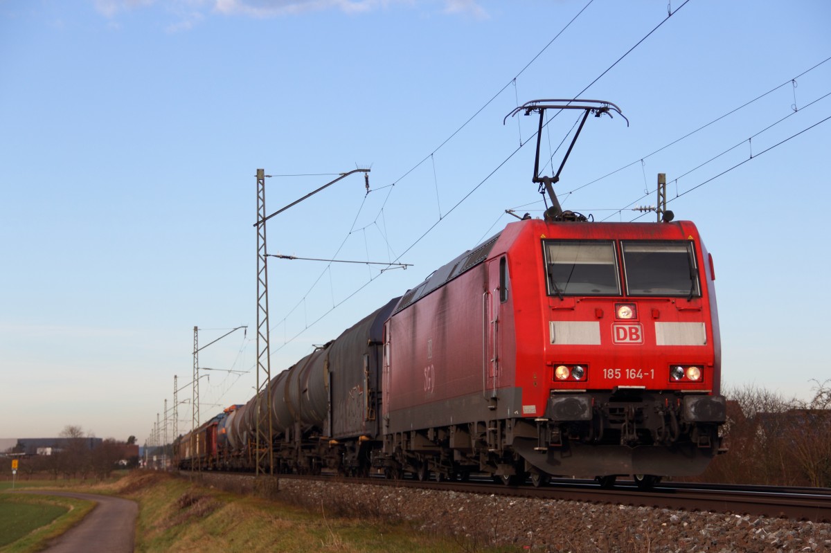 185 164-1 DB Schenker bei Strullendorf am 07.01.2014.